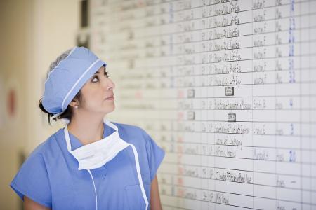 派勤工控助力护士站电子白板，提供更优质的护理服务
