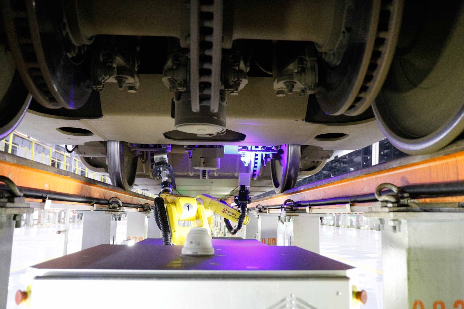 派勤硬件携手智能机器人检修铁路，科技助力安全春运