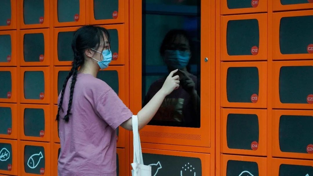 派勤工业平板电脑携手外卖取餐柜，迈进外卖新时代